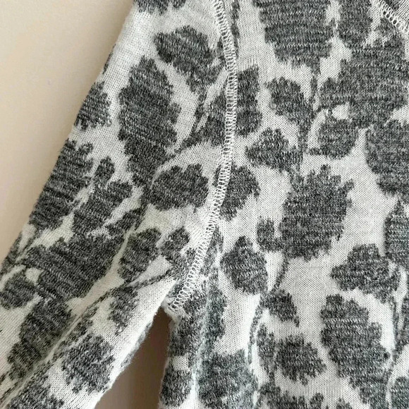 LOFT Floral Sweater Thermal, Grey and White, Size Medium - Picture 5 of 16